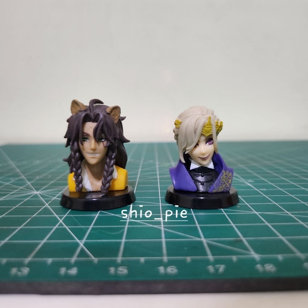 Twisted wonderland Vil Schoenheit Leona Kingskara egg mini figure