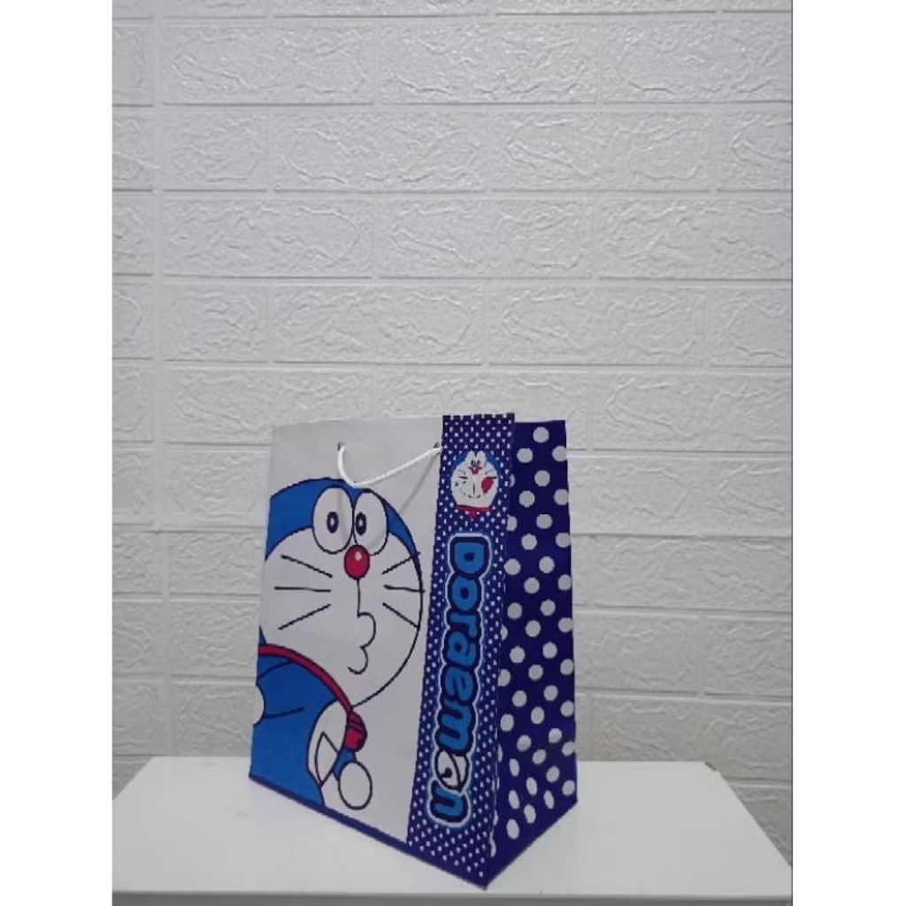 

PAPERBAG KARAKTER LUSINAN UK 20X20X25CM