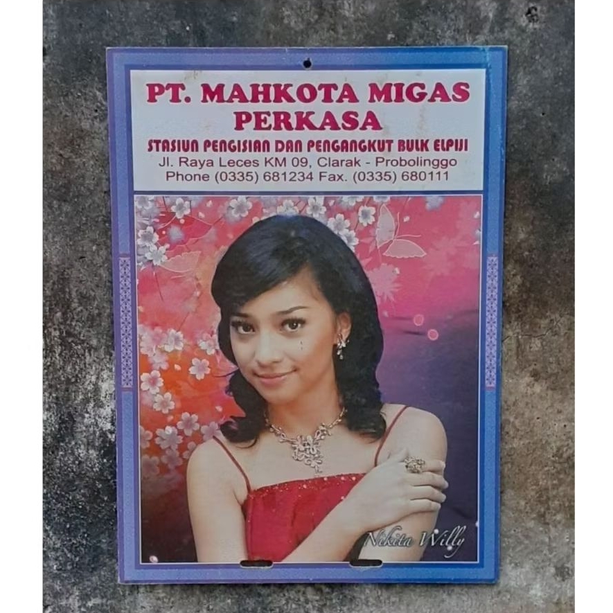 

Pajangan Jadul Papan Hanger Kalender Gambar Artis NIKITA WILLY