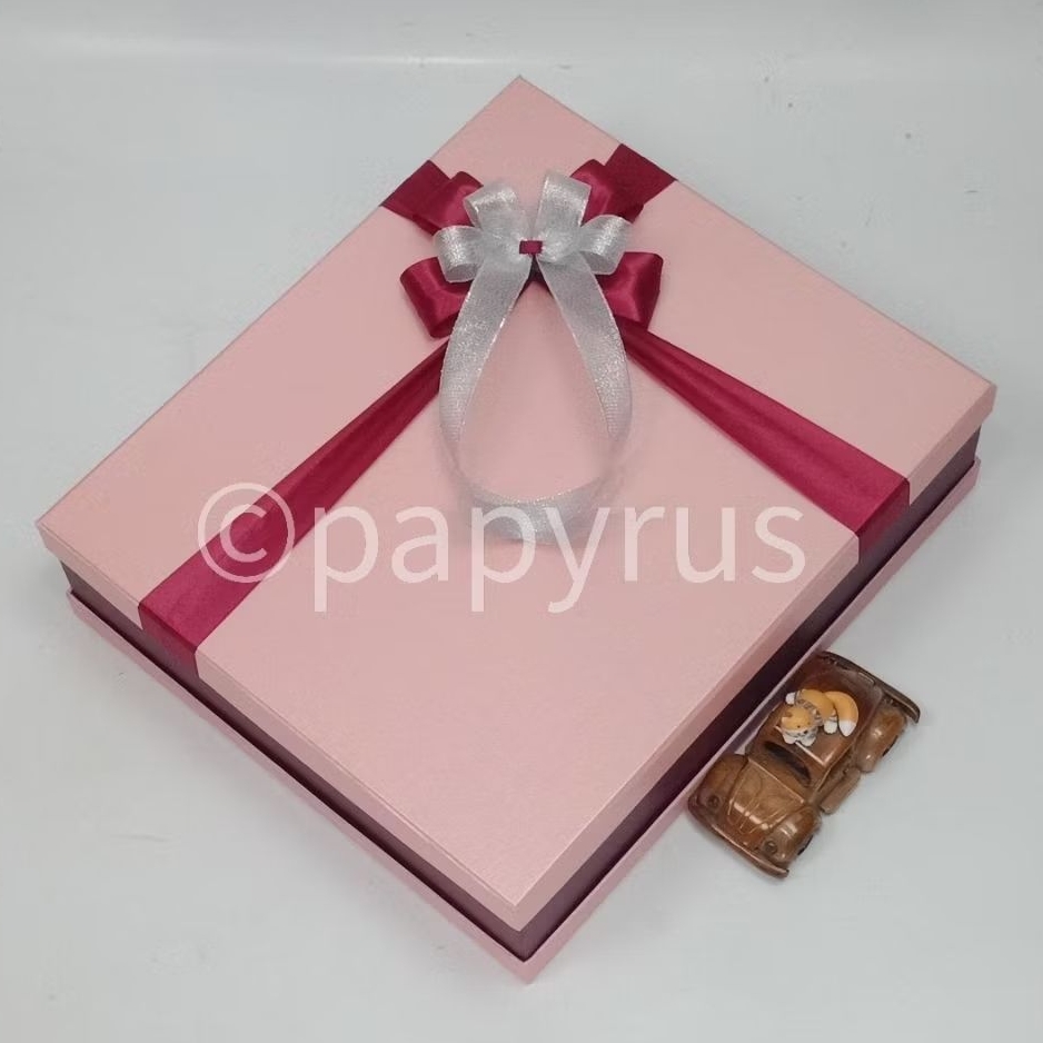 

PAPYRUS Sandwich 35x40 Tinggi 10cm Kotak Kado Gift Box Hadiah V3