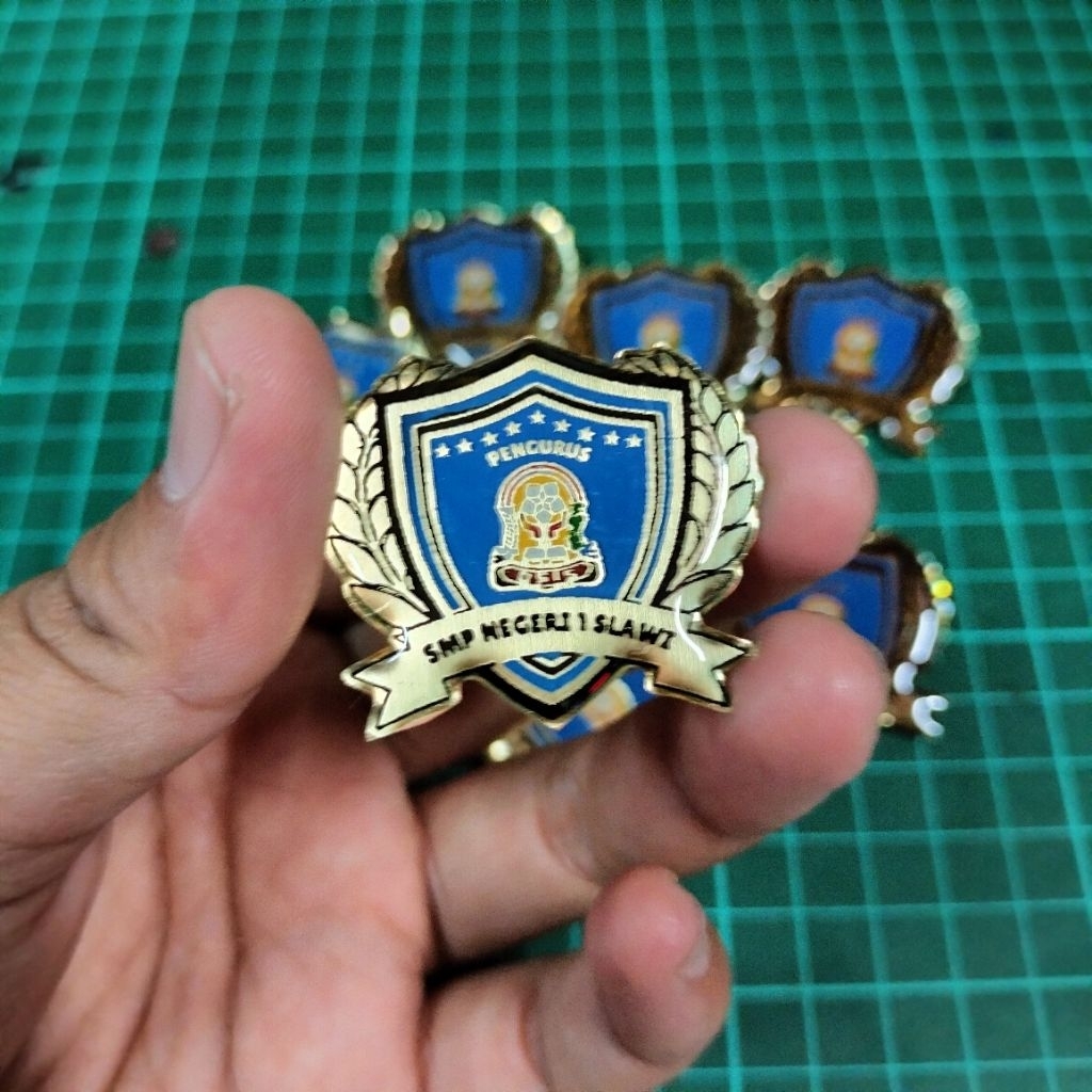PIN OSIS KUNINGAN / PIN KUNINGAN / LENCANA PIN SMA / PIN OSIS SMP