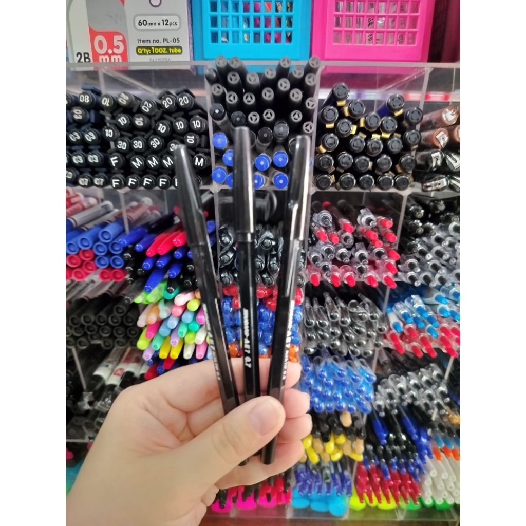 

Pena Standard AE7 Hitam (perpcs)