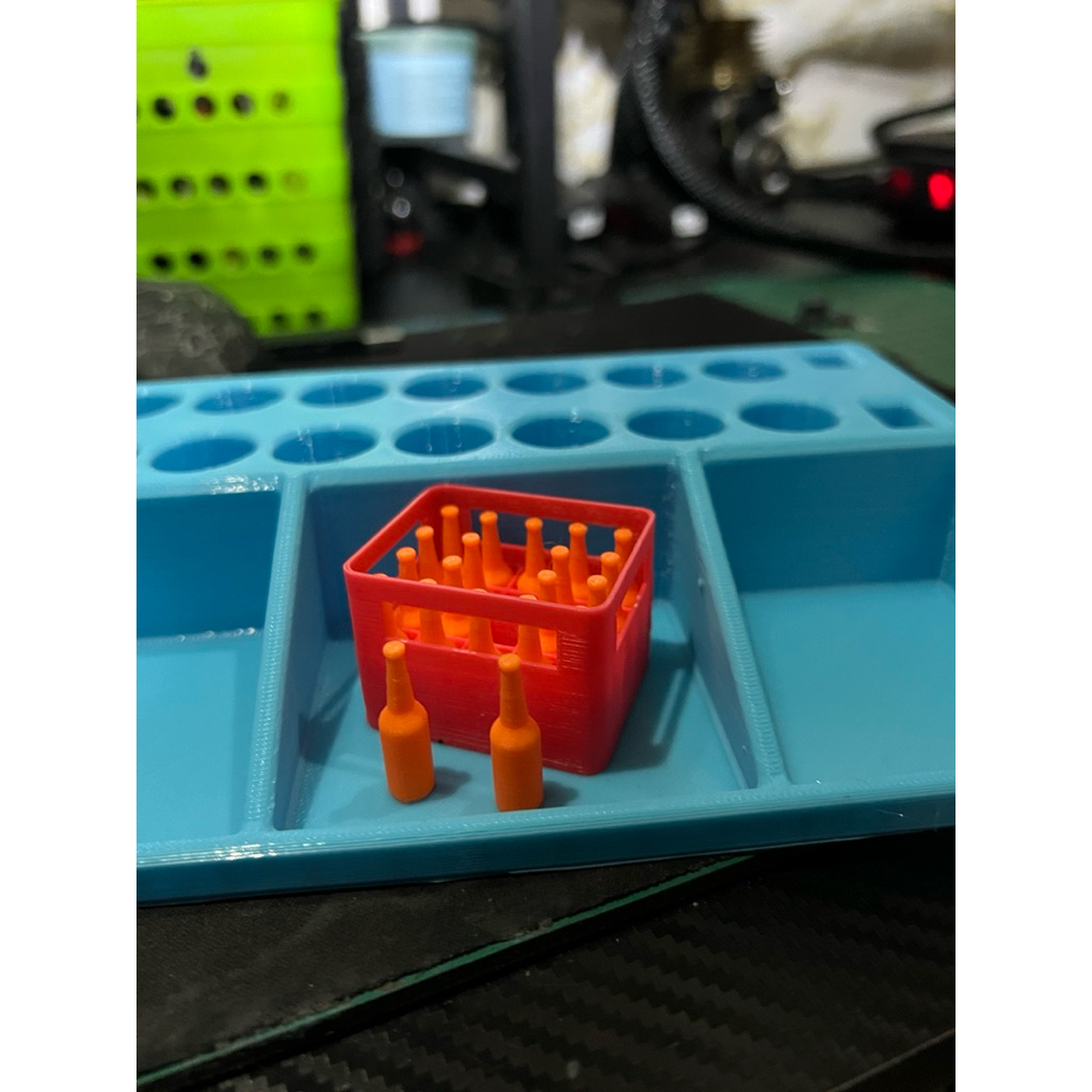 Asesoris Crate dan 20 Botol Miniatur RC Adventure