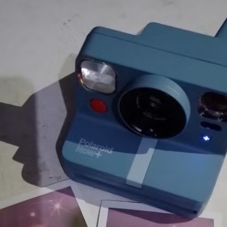Polaroid i-type camera