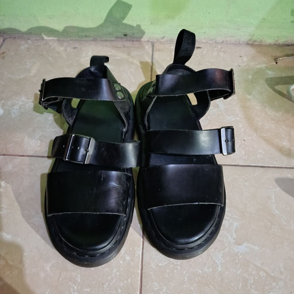 dr martens gryphon sandals unisex