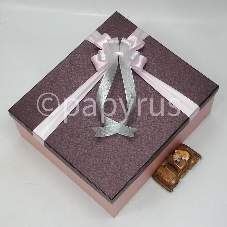 

PAPYRUS Kombinasi 35x40 Tinggi 15cm Kotak Kado Gift Box Hardbox Hampers V2