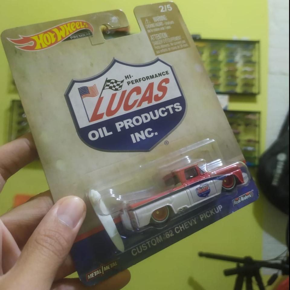 Hot Wheels Error Premium Custom 62 Chevy Pick Up Lucas Oil Setara THS