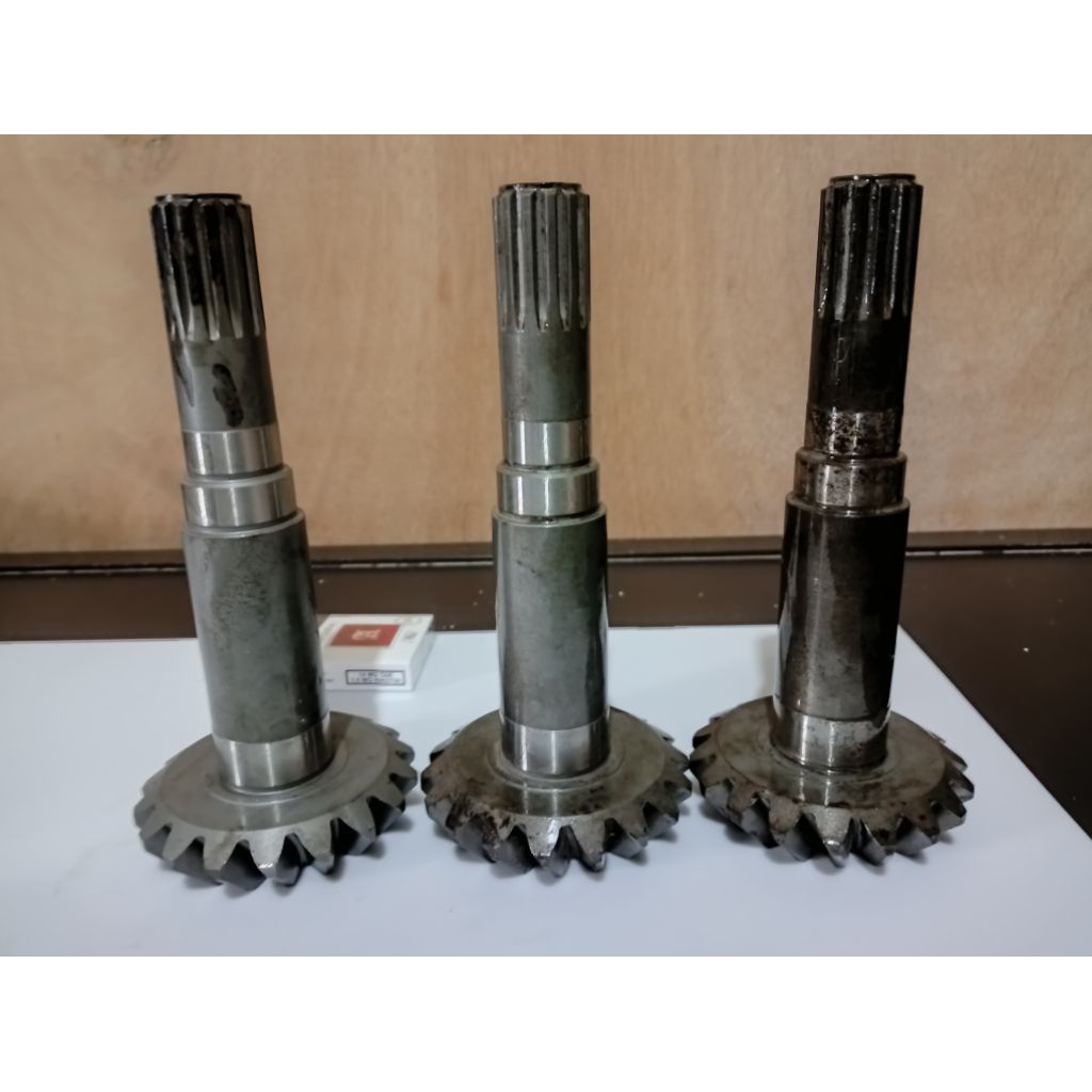 SHAFT GEAR BEVEL KUBOTA TRACTOR MODEL M9000