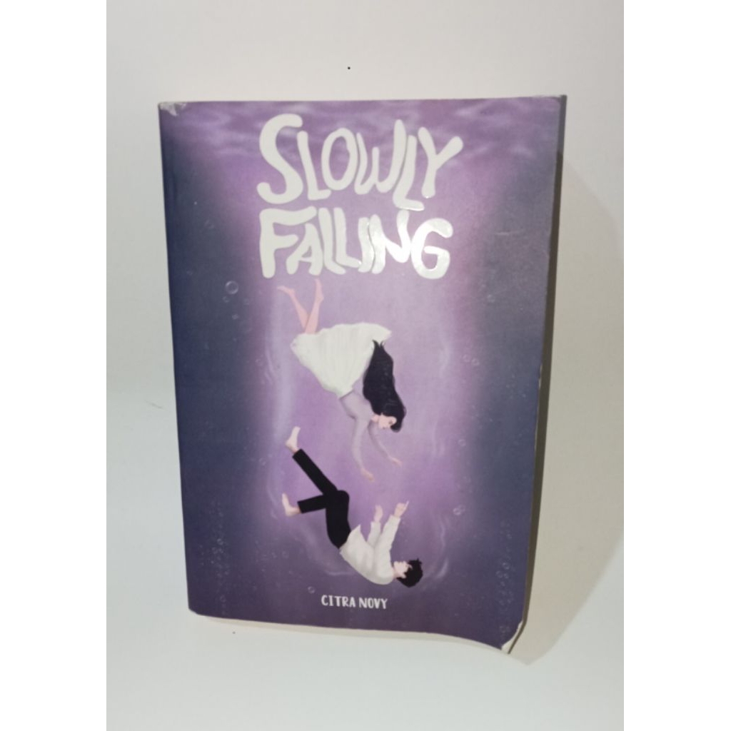 Novel 'Slowly Falling' (Preloved) KONFIRMASI DI CHAT SEBELUM CO