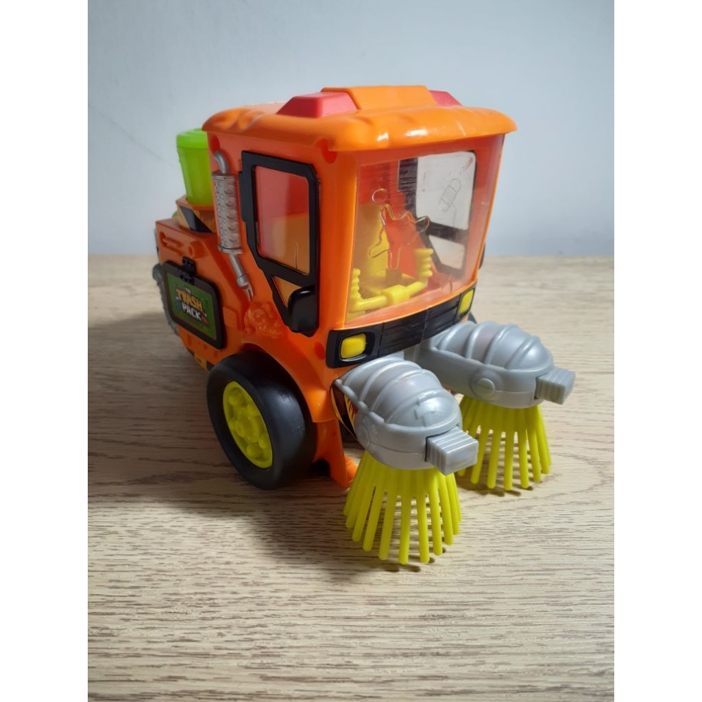 The Trash Pack Original Moose Sweeper Truck
