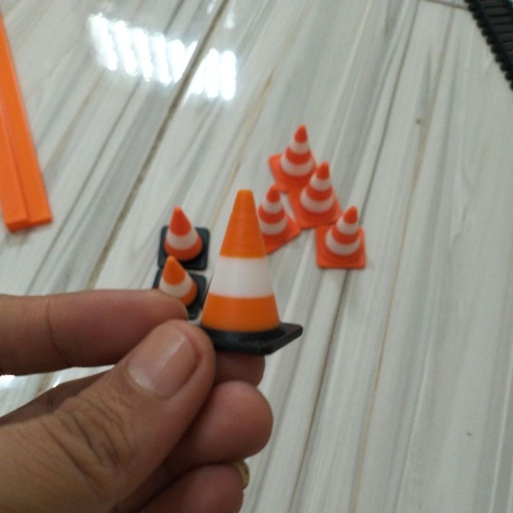 kerucut jalan / pembatas jalan skala 1:87