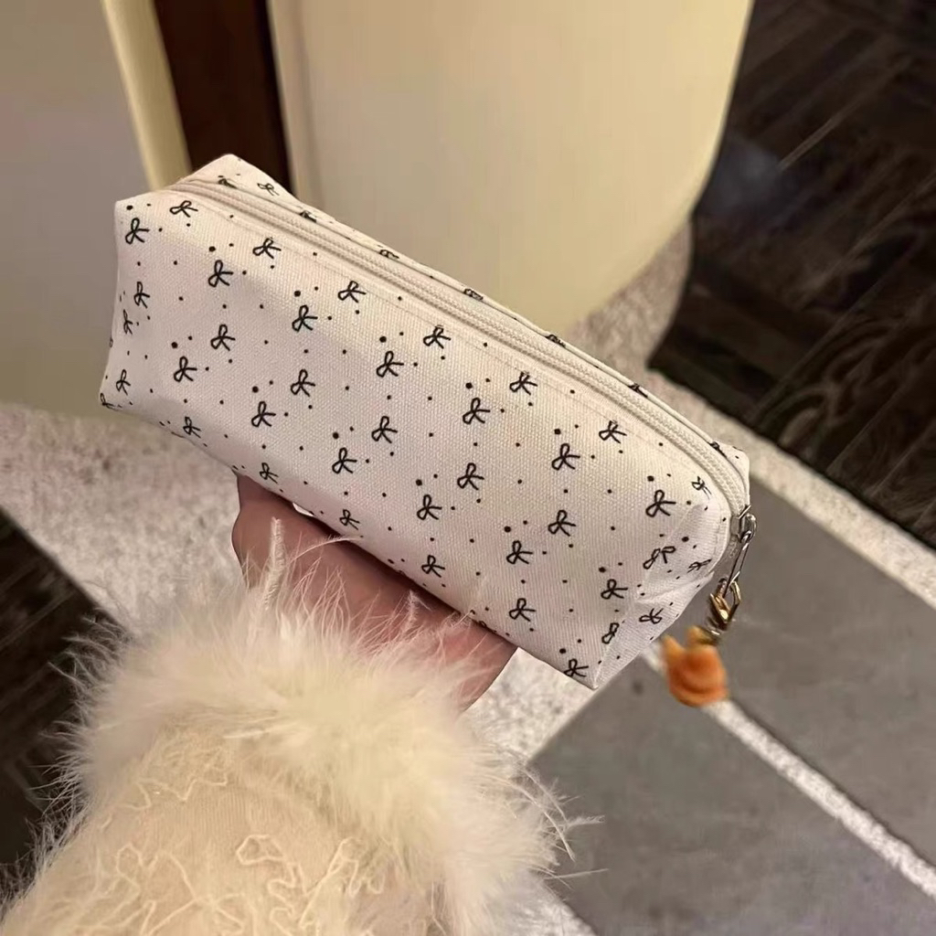 

LITTLE DAISY | GWEN Coquette Pencil Case Aesthetic / Kotak Pensil Sekolah Motif Pita Ribbon / KOREAN PENCIL CASE Edition Gwiyeo Pencil Case Stationery Bag Kawaii