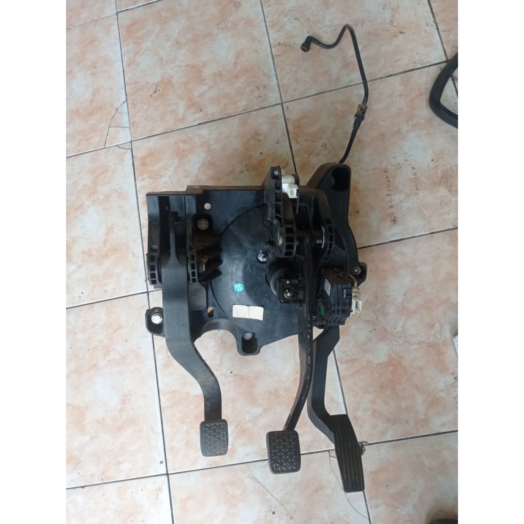 pedal set Chevrolet spin manual