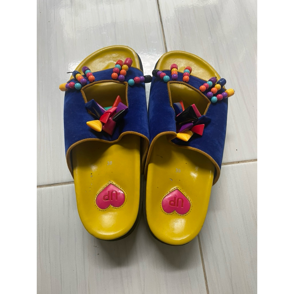 I wear up sandals biru