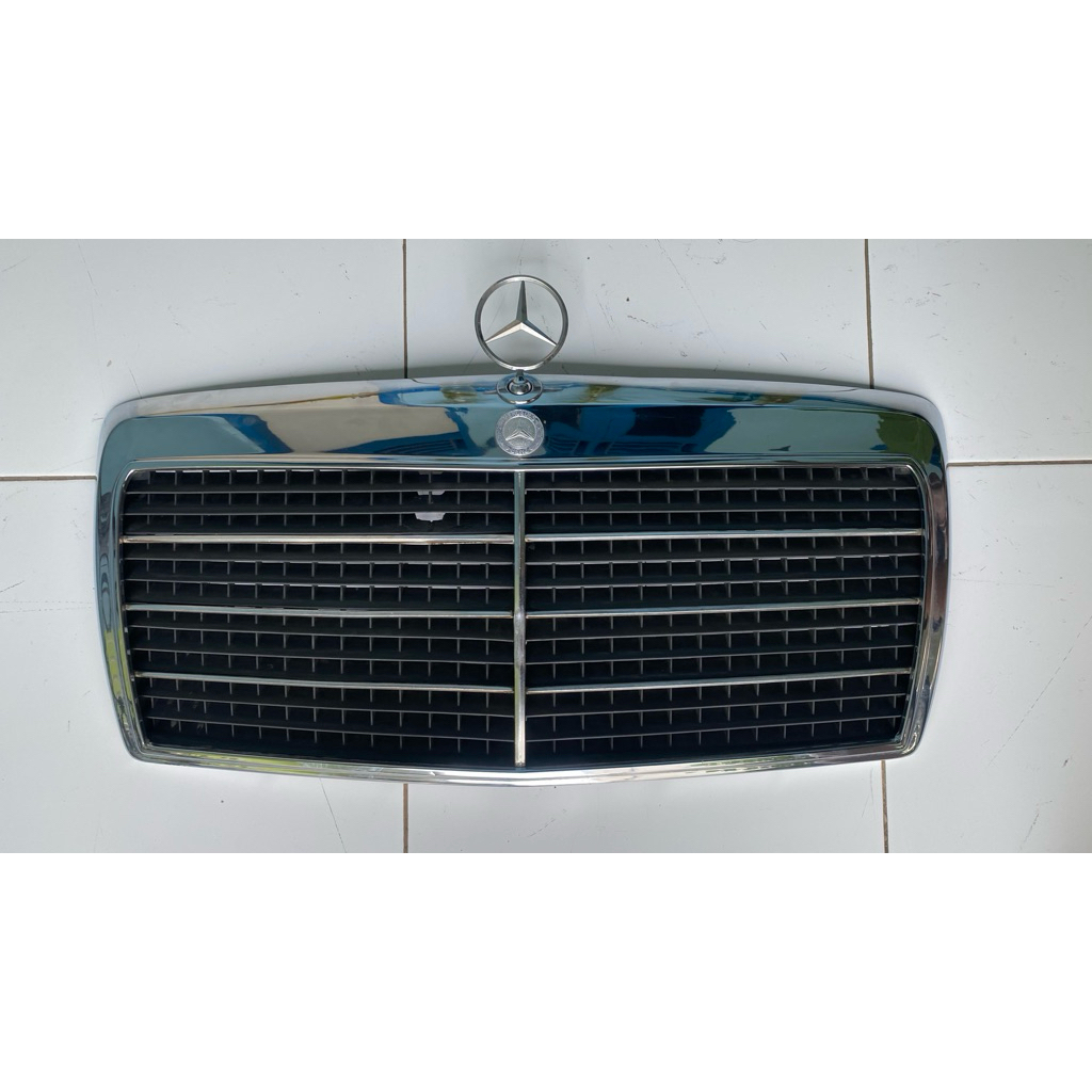 Grill Pre Facelift W124 Mercedes Benz