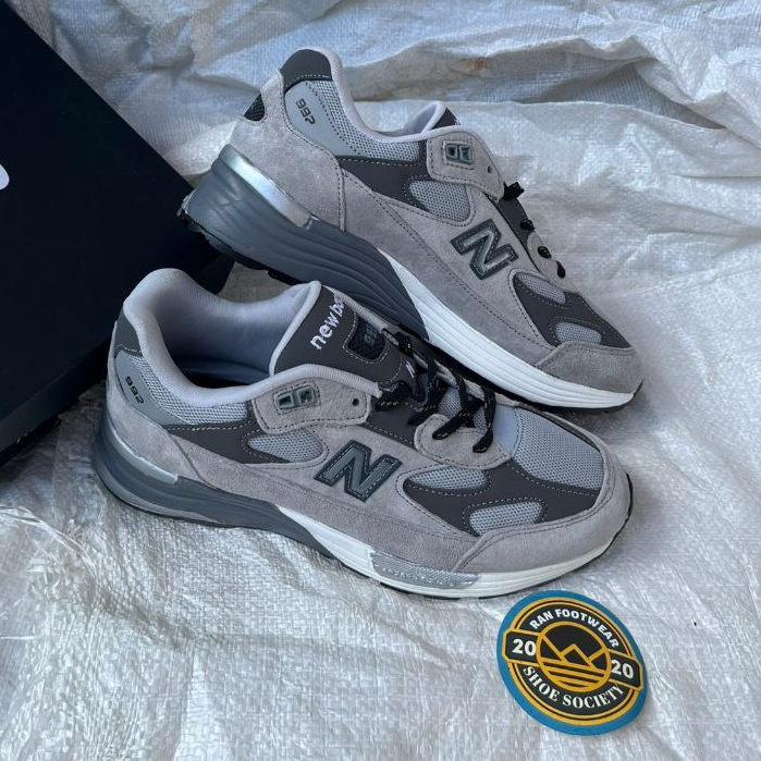 Cuci Gudang  Sepatu Retro Sneakers Enbi 992_993 Usa Trainers White Gray - Spatu Running Pria