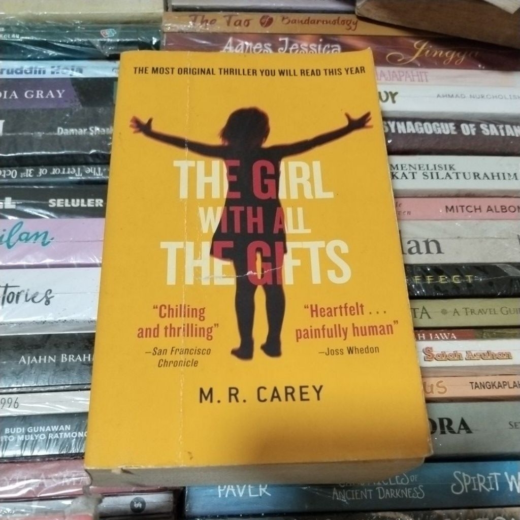 BUKU NOVEL INGGRIS THE GIRL WITH ALL THE GIFTS