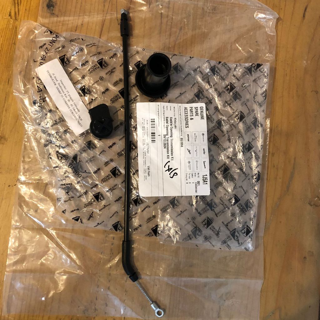 Kabel Jok LX Vespa S 125 150 2v 3v Iget Seling Sadel Ori Kunci Saddle Kit