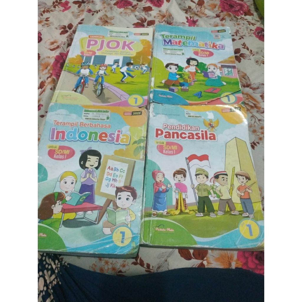 PUSTAKA MULIA 4 BUKU PAKET KELAS 1 SD/MI