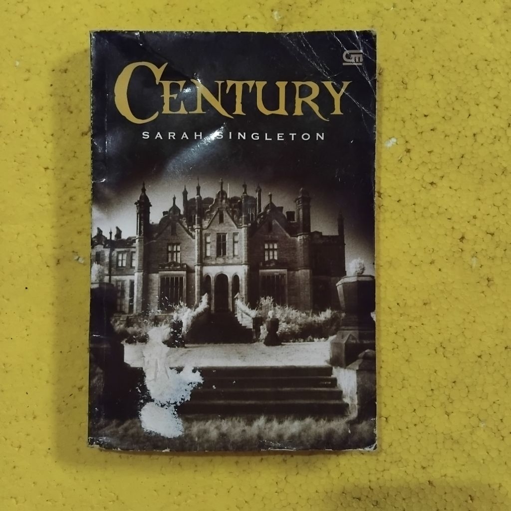 [PT. Gramedia Pustaka Utama] Buku Novel : Century - Sarah Singleton - Bekas - Original