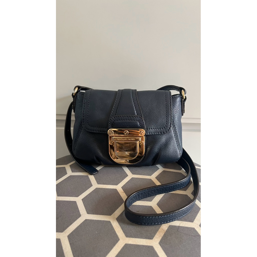 Tas selempang MK navy kulas gemoy