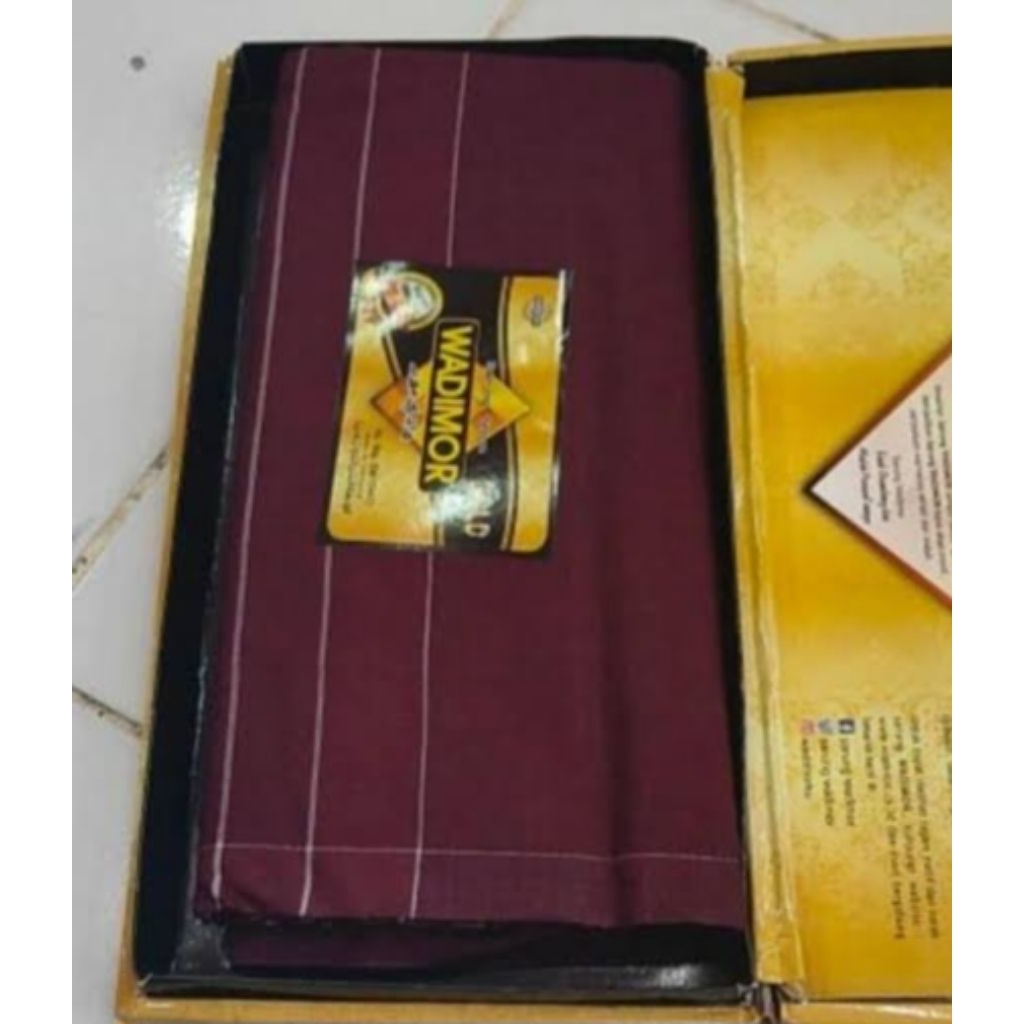 sarung wadimor merah maroon untuk pria dewasa