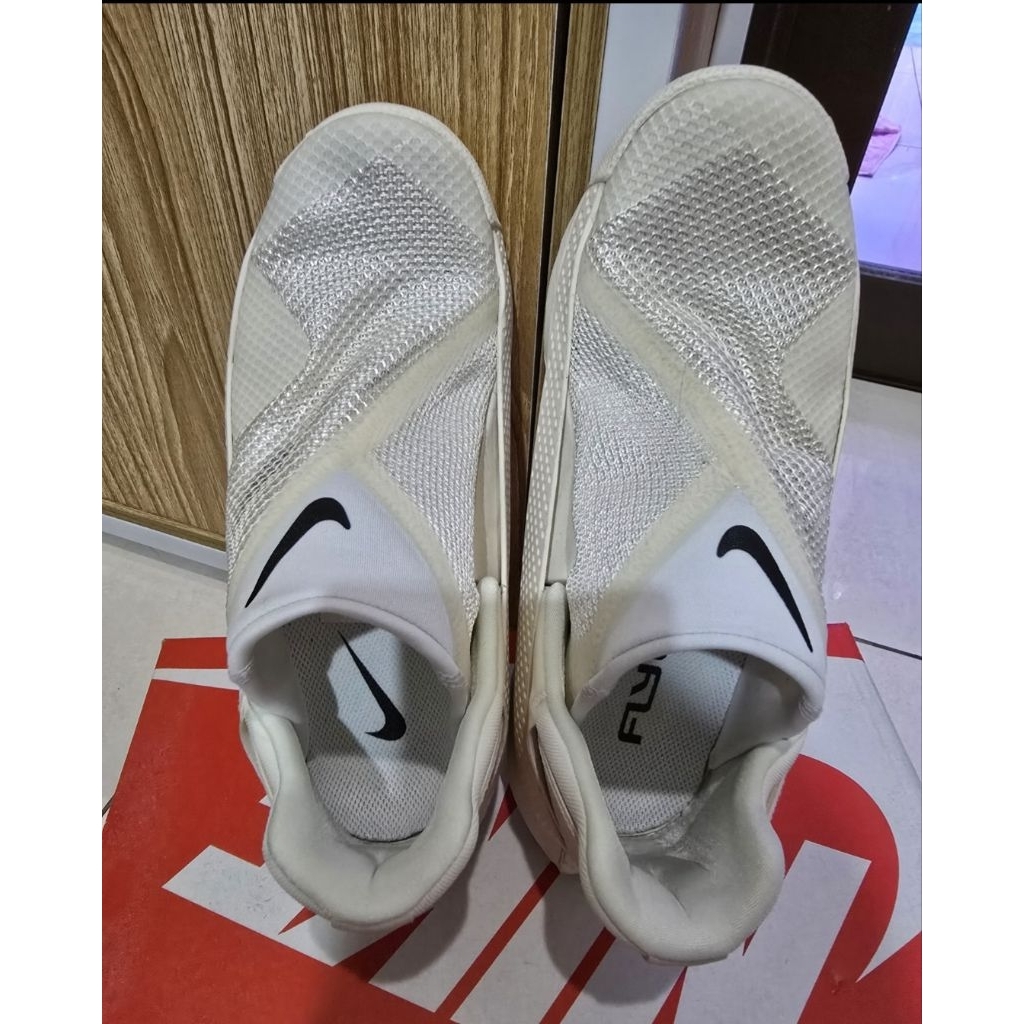 preloved nike go flyease