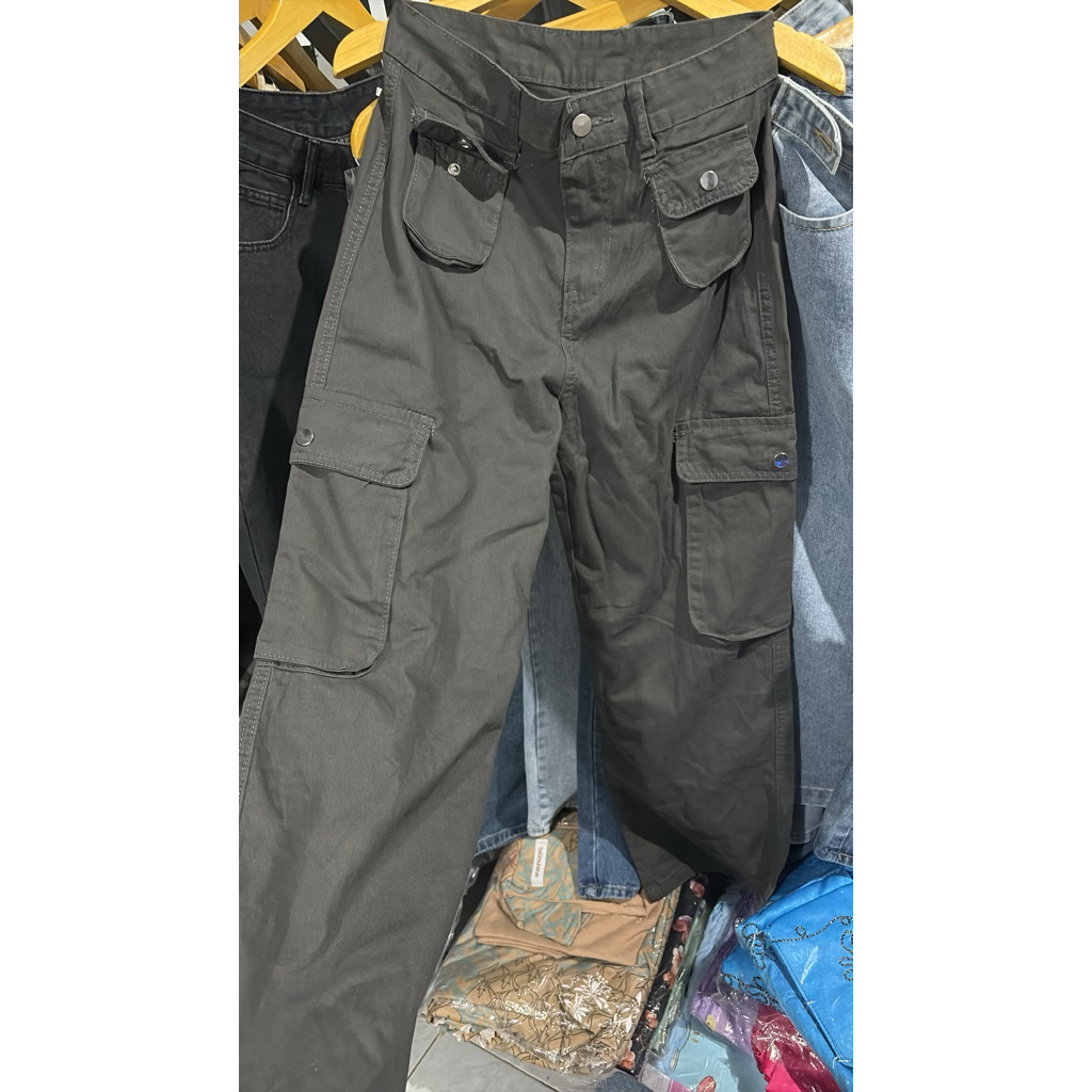 sisa gudang CargoJeansViral