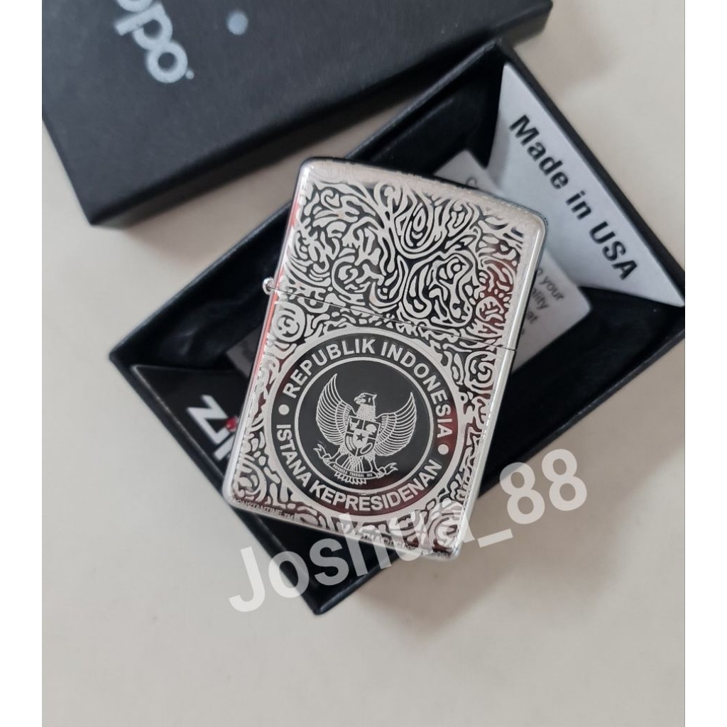 Zippo Custom Korek Api Ukir Istana Kepresidenan Batik Constantine Silver