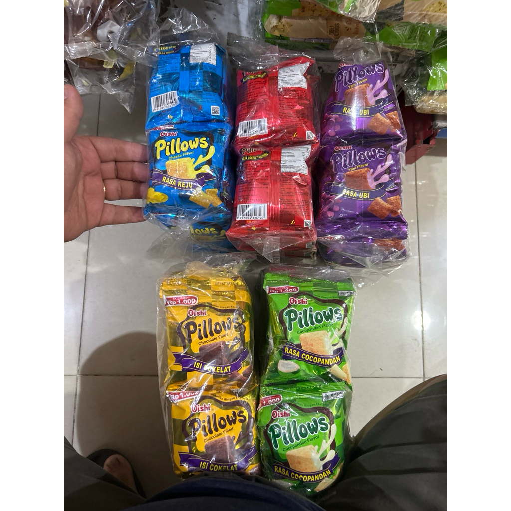

Oishi Snack PILLOWS 20x12gram aneka rasa