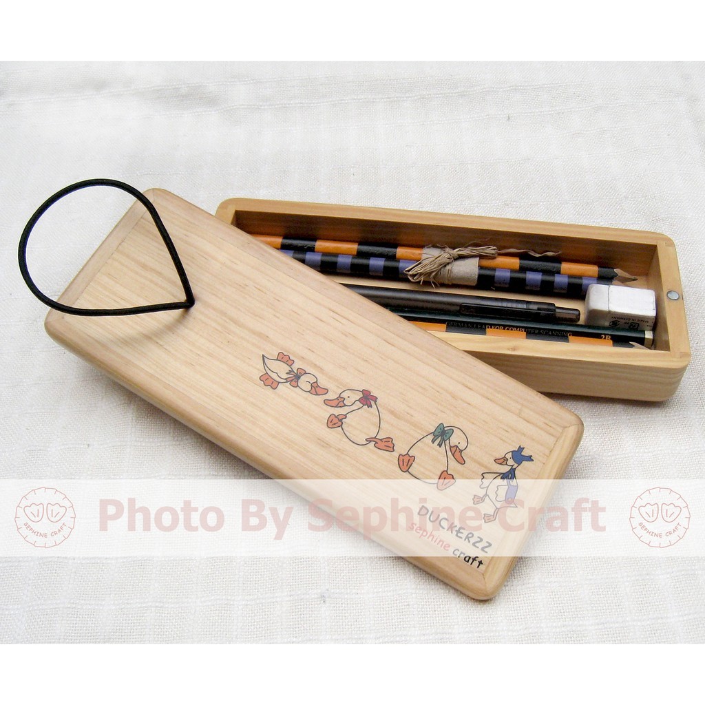 

Sephine Craft | Tempat Pensil Duckerzz | Tempat Pensil Kayu | Tempat Alat Tulis