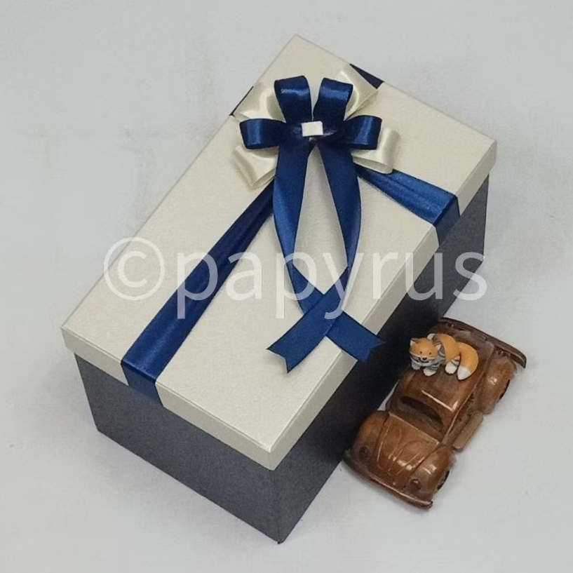 

PAPYRUS Kombinasi 15x25 Tinggi 15cm Kotak Kado Gift Box V3