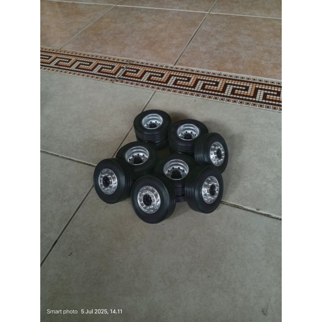 Ban karet miniatur bus skala 20 model alcoa