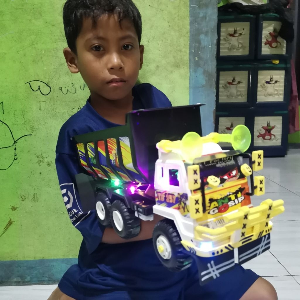 COD Truk Mobil Mainan Modipikasi Mobil plastik keren termurah
