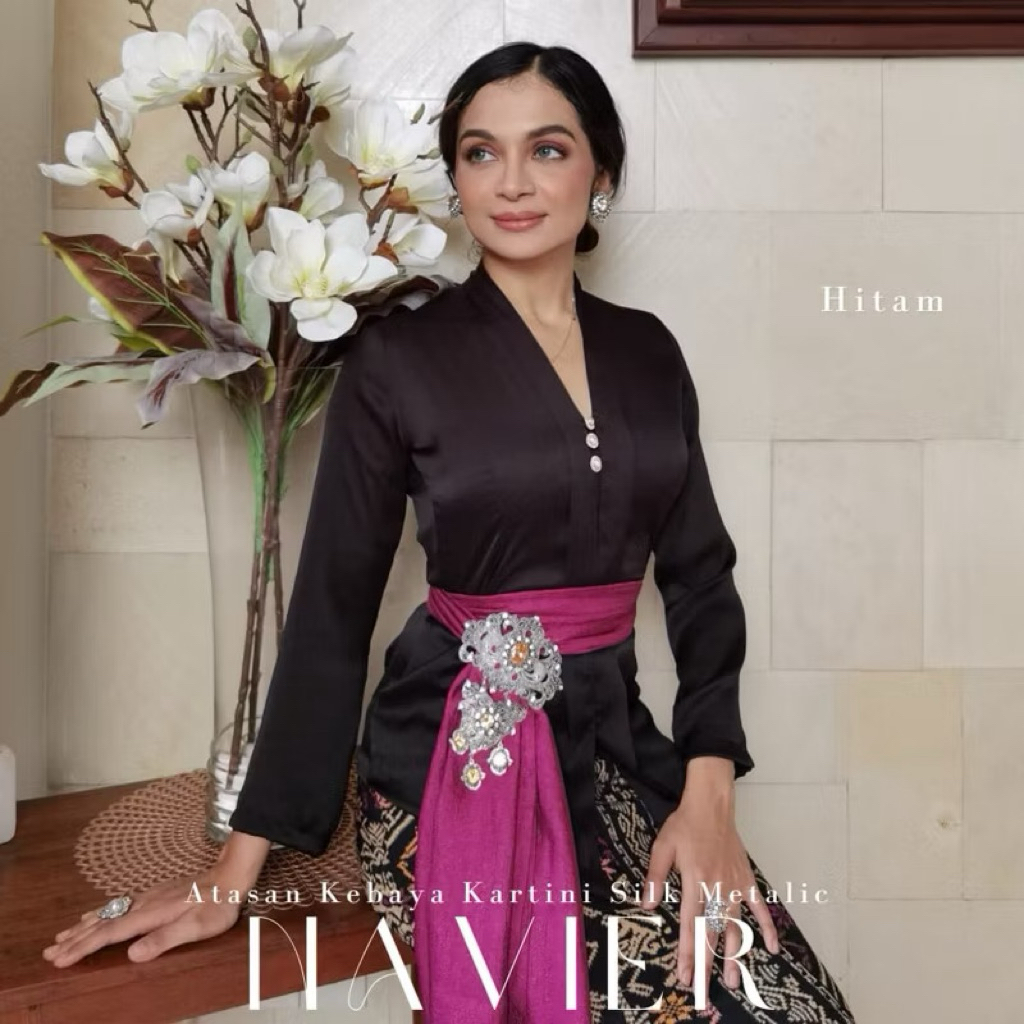 Kebaya bali silk navier | kebaya kartini bali kancing mutiara | set kebaya mutiara | kebaya kartini 