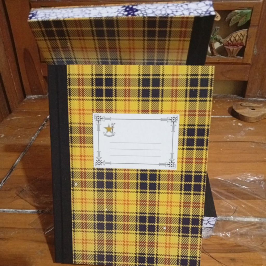 

Buku kwarto 200 lembar