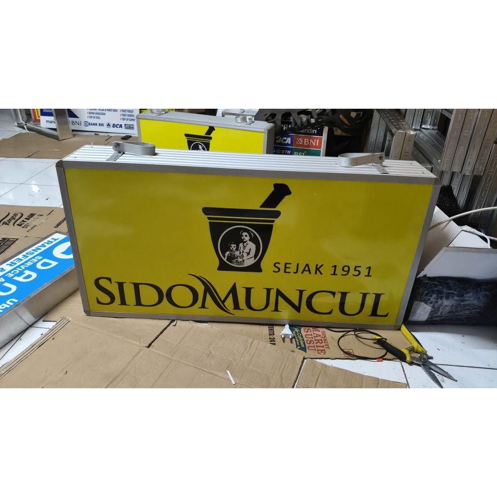 Neon Box Akrilik Sidomuncul ukuran 80x40cm