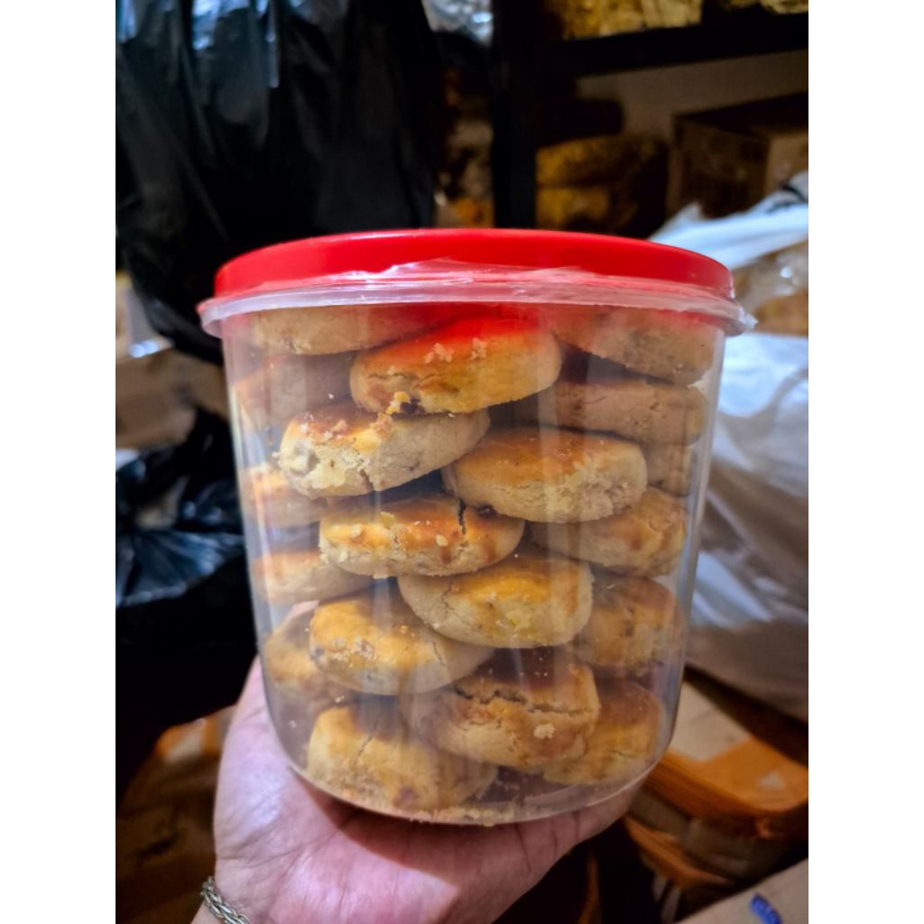 

KUE KACANG JEMBER 1KG RENYAH CEMILAN MAKANAN SNACK HALAL