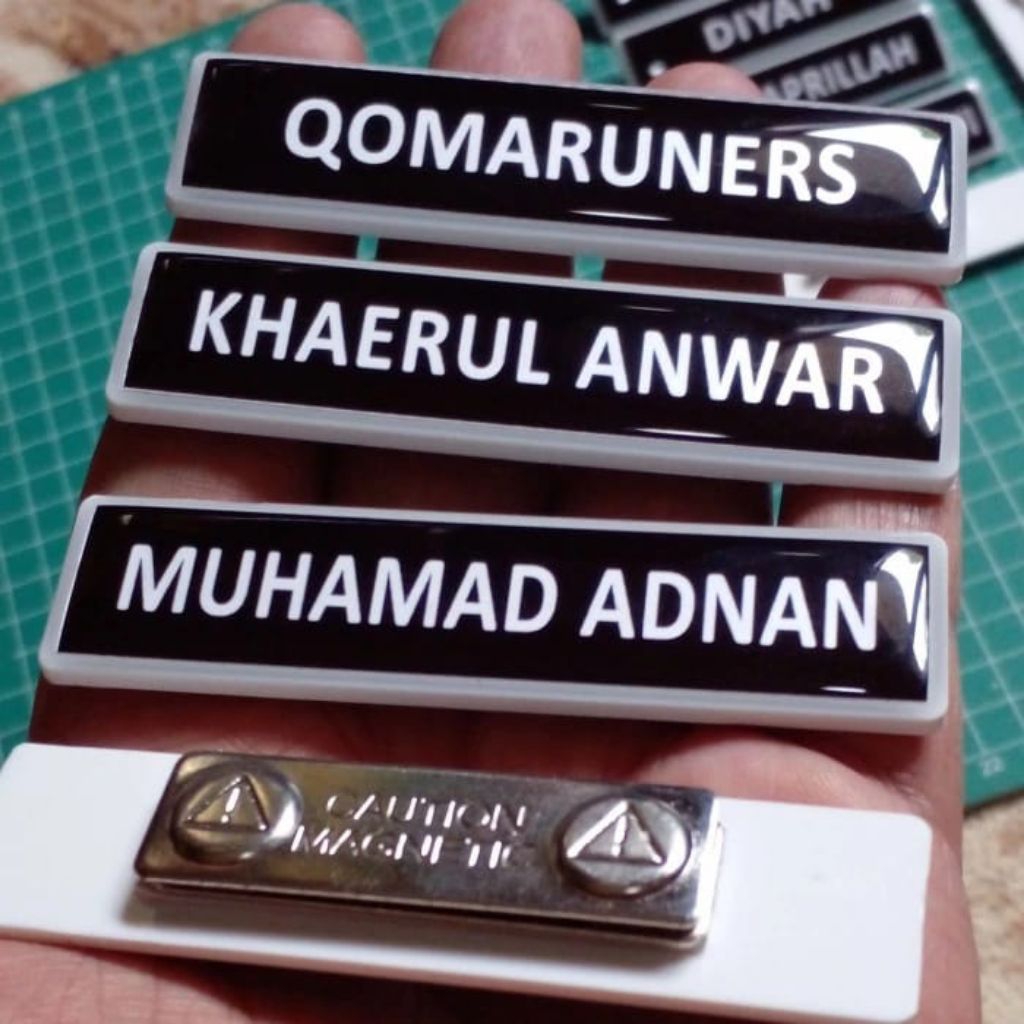 

Name tag magnet