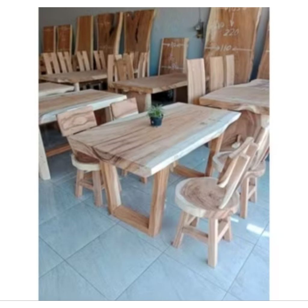 Meja Makan Kayu Trembesi 1 Set 4 Kursi