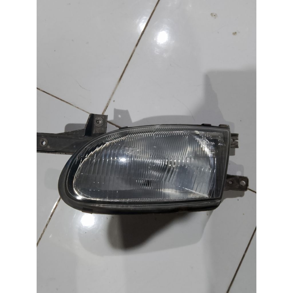 Lampu depan hyundai Accent (2000/2004) kiri