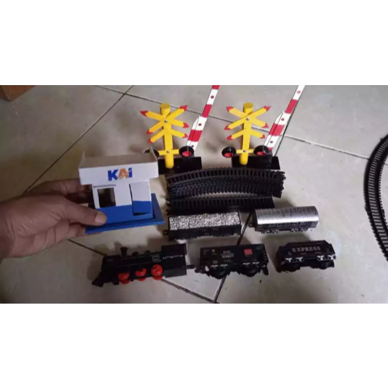 [ KIDS ] mainan miniatur Kereta api indonesia Paket Mainan edukasi kereta set lengkap railking LOKO 