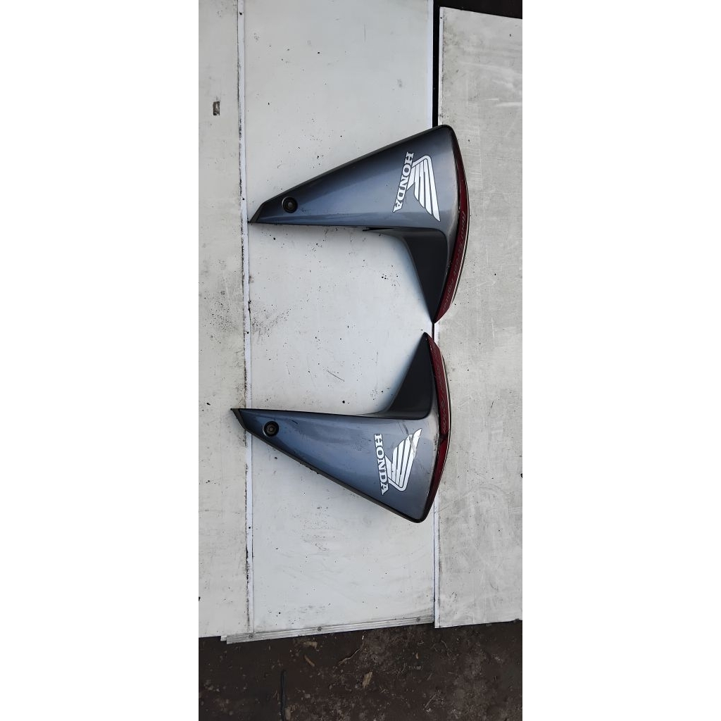 Sayap Tangki Original Megapro Mono Second No Minus 2010 - 2011