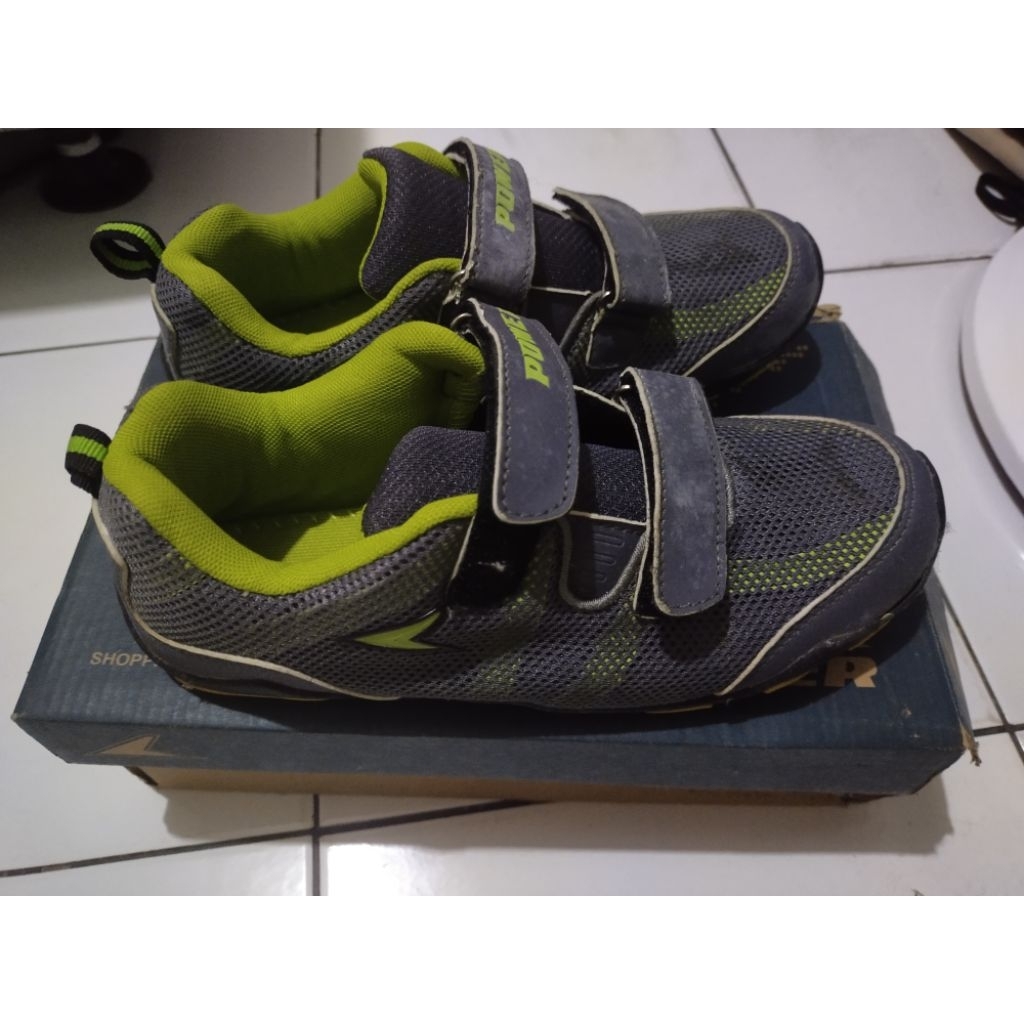 sepatu unisex bata power preloved