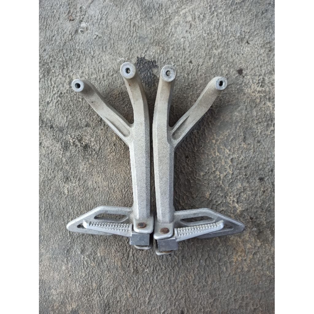 Footstep Step Belakang Yamaha R15 V3 Original Copotan Motor Bekas