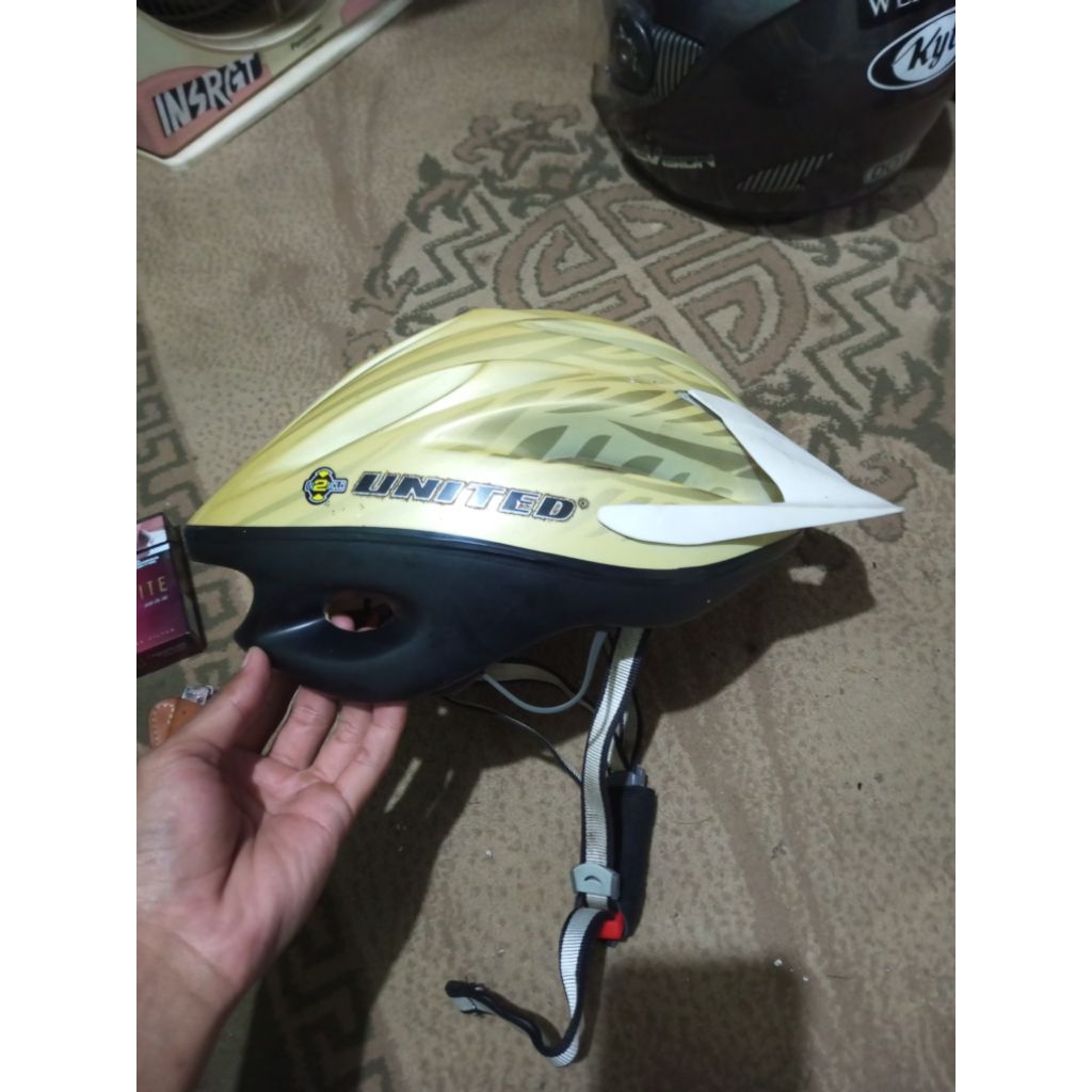 Helm sepeda gunung / olahraga merk united