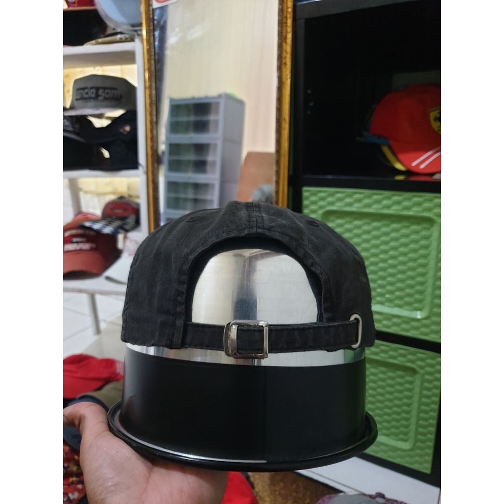 Topi Ripped Preloved