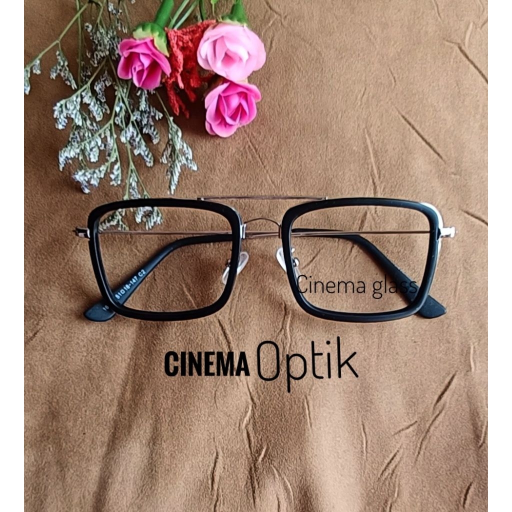 Kacamata Optik lensa progresif bisa jauh minus & plus.