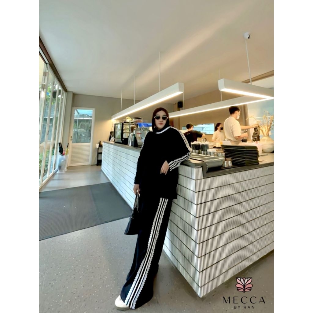 ONE SET NEIRA BY MECCA