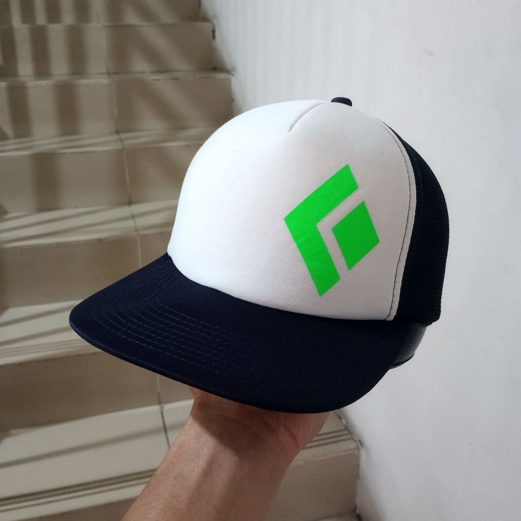 TOPI TRUCKER OUTDOOR BLACK DIAMOND